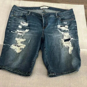 [22]Torrid Distressed  Denim Short